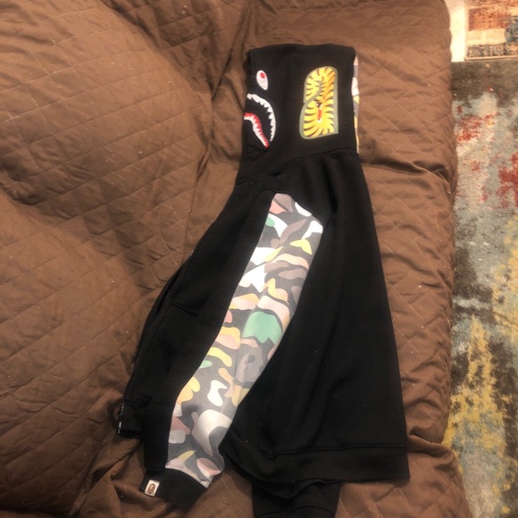 selling bape hoodie i do not wear anymore. it just needs a new zipper.